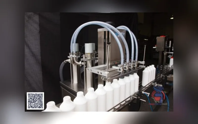 Automatic linear liquid filling machine